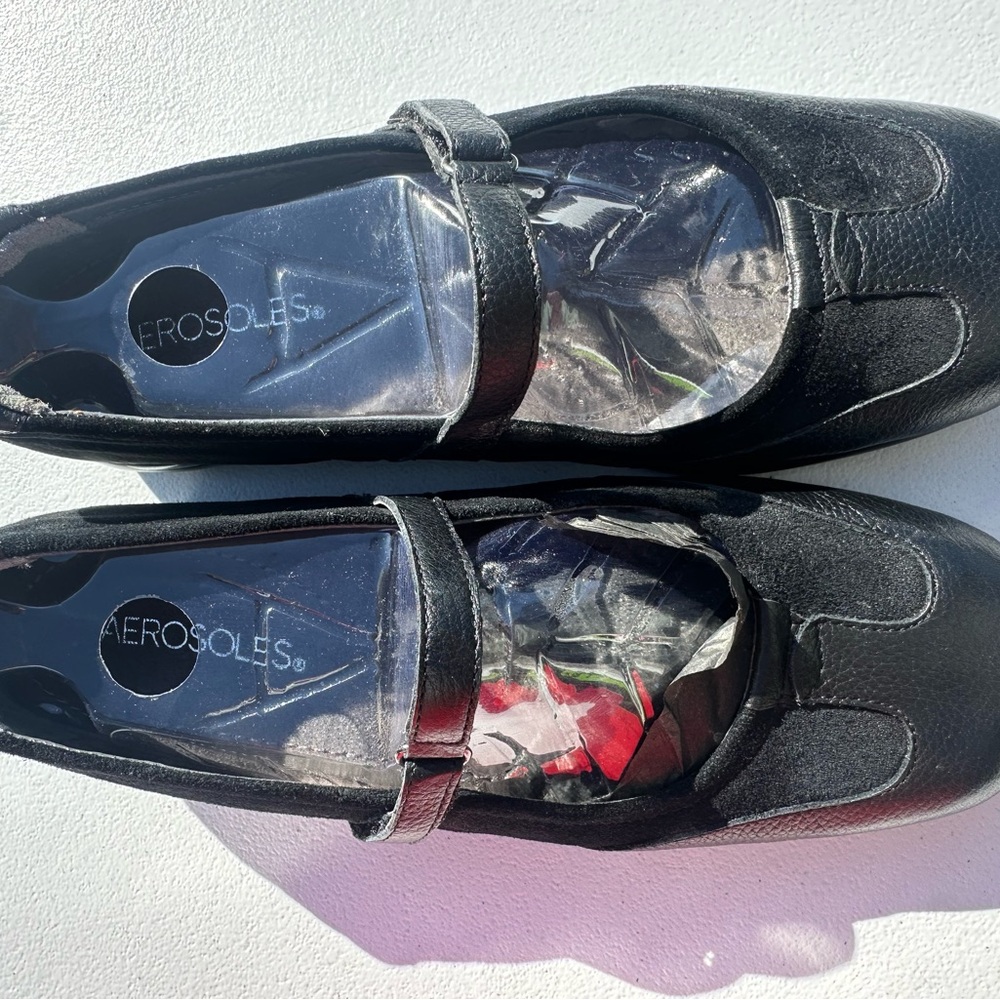 AEROSOLES Black Leather Enriched Flats